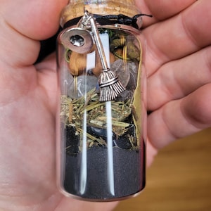 Samhain Spell Jar – Altar Decoration for the Sabbat with witch hat and broom charm, hand made in Ritual, perfect gift for Witch or Pagan