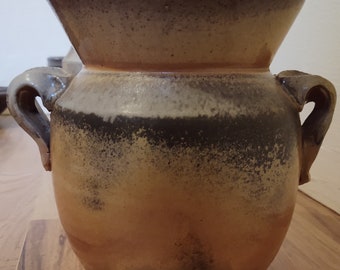 Vessel with handles