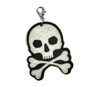 Zawieszka do torebki z czaszką i skrzyżowanymi piszczelami - Zawieszka do torby - Ozdoba plecaka - Biżuteria do torebki - Dekoracja na Halloween