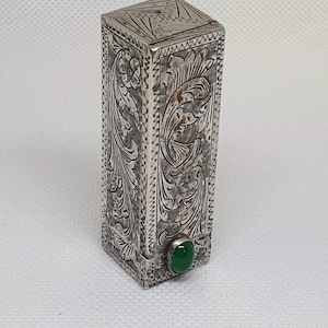 Vintage lipstick case in silver, with mirror and green stone, engraved Italy 800 etc.