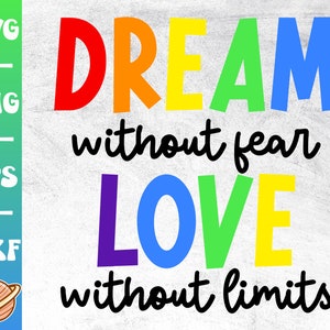 Pode incluir: Um design gráfico colorido com o texto "DREAM without fear LOVE without limits". As palavras estão em cores do arco-íris, com cada letra em uma cor diferente.