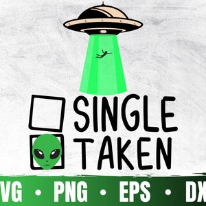 Puede incluir: Una cara de extraterrestre verde está marcada en una casilla etiquetada como "Taken" debajo de un OVNI con una persona cayendo de él. La casilla de arriba etiquetada como "Single" no está marcada. El texto "SVG. PNG. EPS. DXF" está debajo de las casillas.