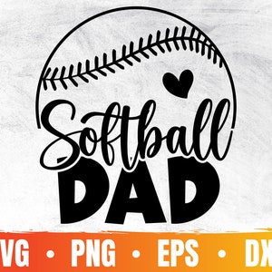 Op de afbeelding: Zwart-wit grafisch ontwerp van een softbal met de tekst "Softball Dad" en een klein hartje boven het woord "Dad".