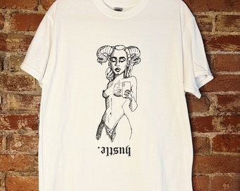 Camiseta DEMON HUSTLE (blanca) estampada a mano