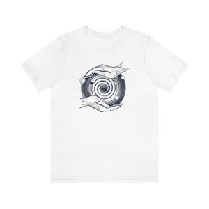 Universe In Hands Tshirt Bild 1