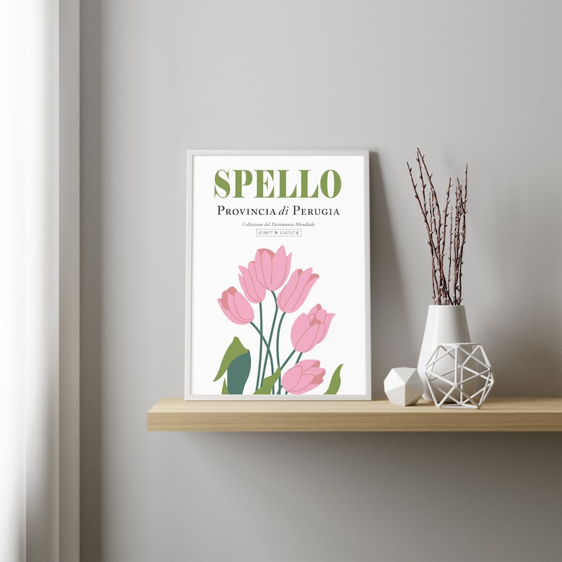 Może przedstawiać: Biała, oprawiona grafika z tekstem "SPELLO PROVINCIA di PERUGIA" i zielono-r&oacute;żową ilustracją tulipan&oacute;w. Tekst pod tytułem brzmi "Collezione del Patrimonio Mondiale 43.0077&deg; N 12.6212&deg; E".