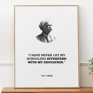 Puede incluir: Retrato en blanco y negro de Mark Twain con una cita: "Nunca he dejado que mi educación formal interfiera con mi educación."