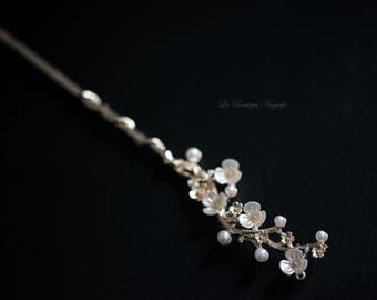 Épingle à cheveux dorée fleurs et perles