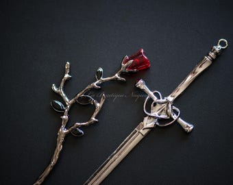 Set van 2 haarspelden: Middeleeuws zwaard en rozenbloesem / Bijzondere haarspelden / Zwaard en bloem in harmonie / Ideaal cadeau