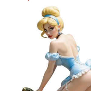 Puede incluir: Una calabaza naranja con un tallo verde, un reloj dorado y una mujer con un vestido azul. La mujer tiene el pelo rubio y lleva zapatos azules. El reloj indica la hora.