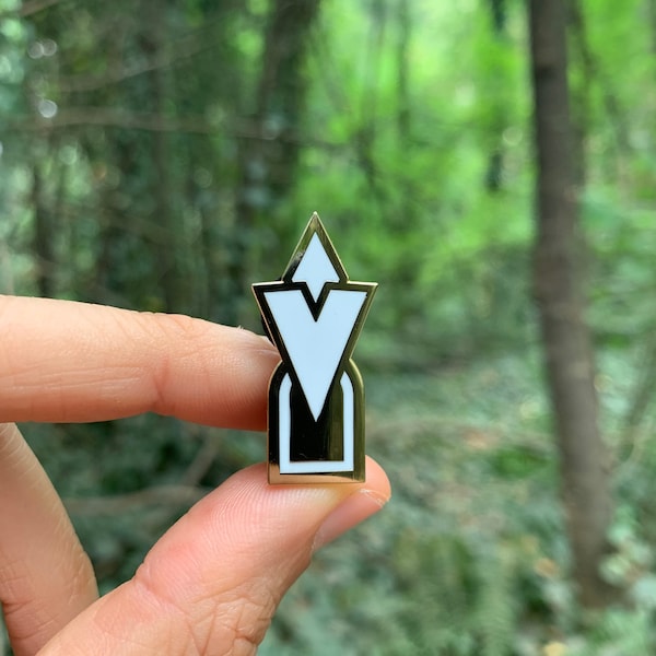 B Grade Skyrim Main Quest Marker | Gold Hard Enamel Pin