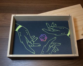 Hands of Divination tärningsbricka i bambu med magnetiskt lock