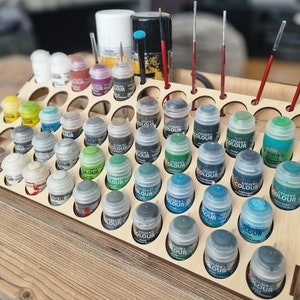 Paint rack for painting miniatures / with integrated storage for spray cans, brushes and wet palettes / birch wood