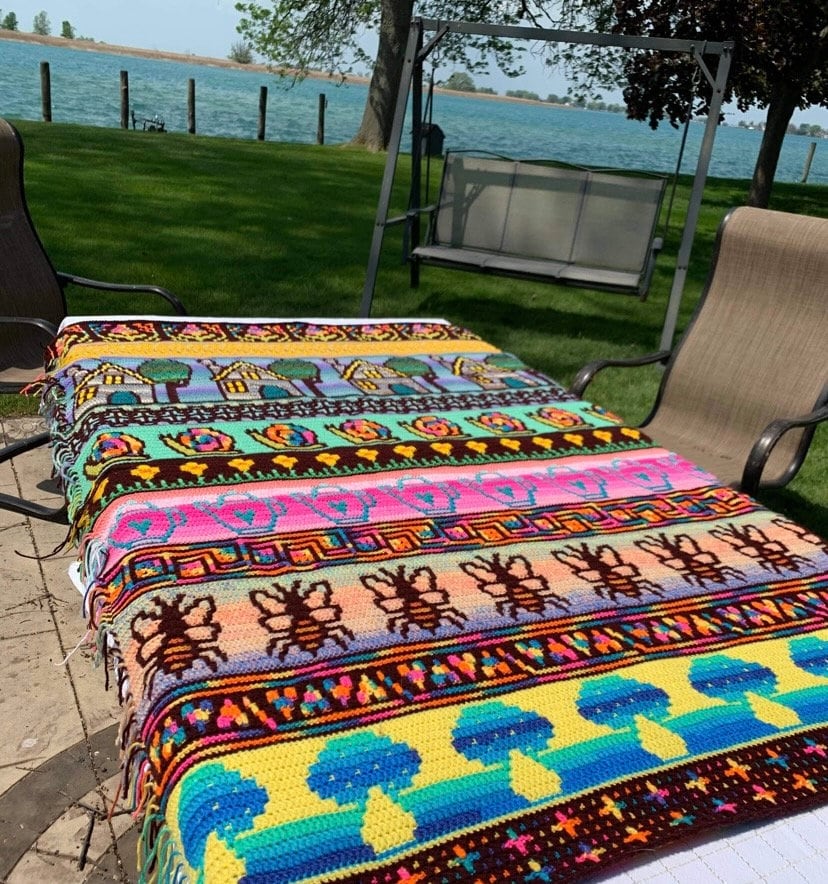 Patrón de manta de crochet con mosaico superpuesto de estilo cottagecore