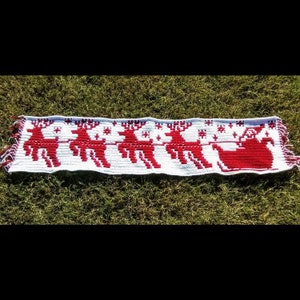 Santa&#39;s Sleigh Ride Tablerunner
