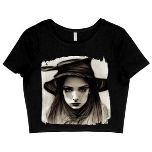 Vintage Witch Women&#39;s Cropped T-Shirt - Portrait Crop Top - Halloween Crop Tee Shirt