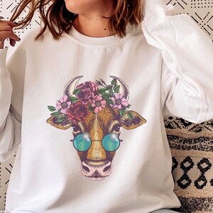 Cow Sweatshirt, Cow Sweater, Western Crewneck, Animal Sweatshirt, Vintage Western Wear, Boho Floral Cow, Farm Girl Shirt, Cow Shirt