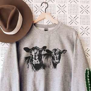 Cow Sweatshirt Cow Sweater Animal Sweatshirt Cows Western Crewneck Vintage Western Wear Farm Girl Shirt Graphic Crewneck Cow Gifts for Women