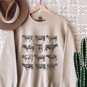 Cow Sweatshirt Western Crewneck Vintage Sweatshirt Cottagecore Clothing Cow Sweater Cow Shirt Vintage Western Wear Gifts for Cow Lovers