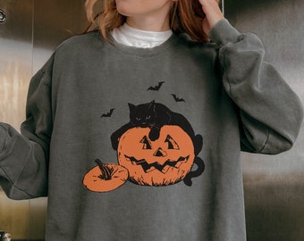 Comfort Colors® Black Cat Sweatshirt, Vintage Halloween Sweatshirt, Halloween Crewneck, Pumpkin Sweatshirt, Retro Halloween Clothes, Witchy