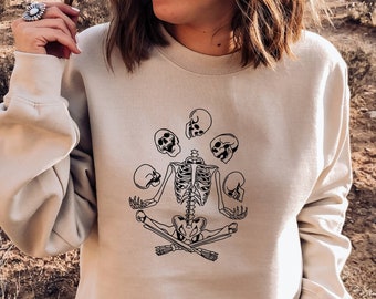 Skelett Sweatshirt, Halloween Rundhalsausschnitt, Herbst Sweatshirt, Happy Halloween Shirt, lustiger Halloween Pullover, Skelett jonglierend