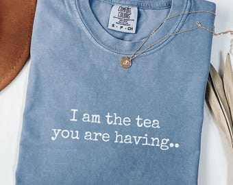 Jag är teet du dricker T-shirt komfortfärger perioddrama Tee rolig meme tee