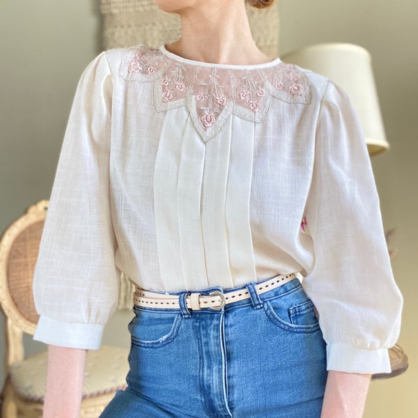 Vintage 70s Delicate Pastel Cream Rose Pink Floral Lace Neckline Prairie Cottagecore Peasant Pleated 3/4 Sleeves Femme Blouse S