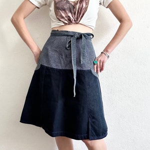 Vintage GIRBUD Jeansrock, klein, Y2K 90er Jahre Marithe Francois Blaue Jeans Patchwork Boro Hoch taillierte Wickelrock Jean Krawatte Rock