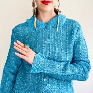 90s Turquoise Crinkle Jacket, Large, Y2K Vintage Blue Pleated Textured Peter Pan Collar Long Sleeve Blouse Shirt Lightweight image 2