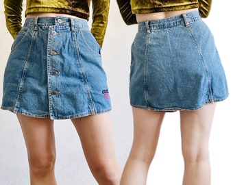 Jupe-short en jean GUESS des années 90, taille 26, vintage Beverly Hills Denim Company Minijupe boutonnée en denim bleu taille haute