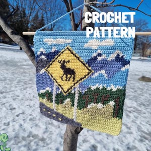 Crochet wall hanging tapestry pattern "Beware of the moose"