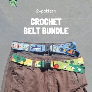 Può includere: Due cinture all'uncinetto con fibbie in plastica nera sono esposte su pantaloni marroni. Una cintura è blu con disegni di pesci e cactus, l'altra è verde con pecore e una fattoria rossa. Il testo "CROCHET BELT BUNDLE" è sopra.
