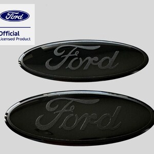 Set med 2 gelbelagda Ford-logotyper, gelbelagda emblemöverlägg, Fiesta/Focus, svart på svart