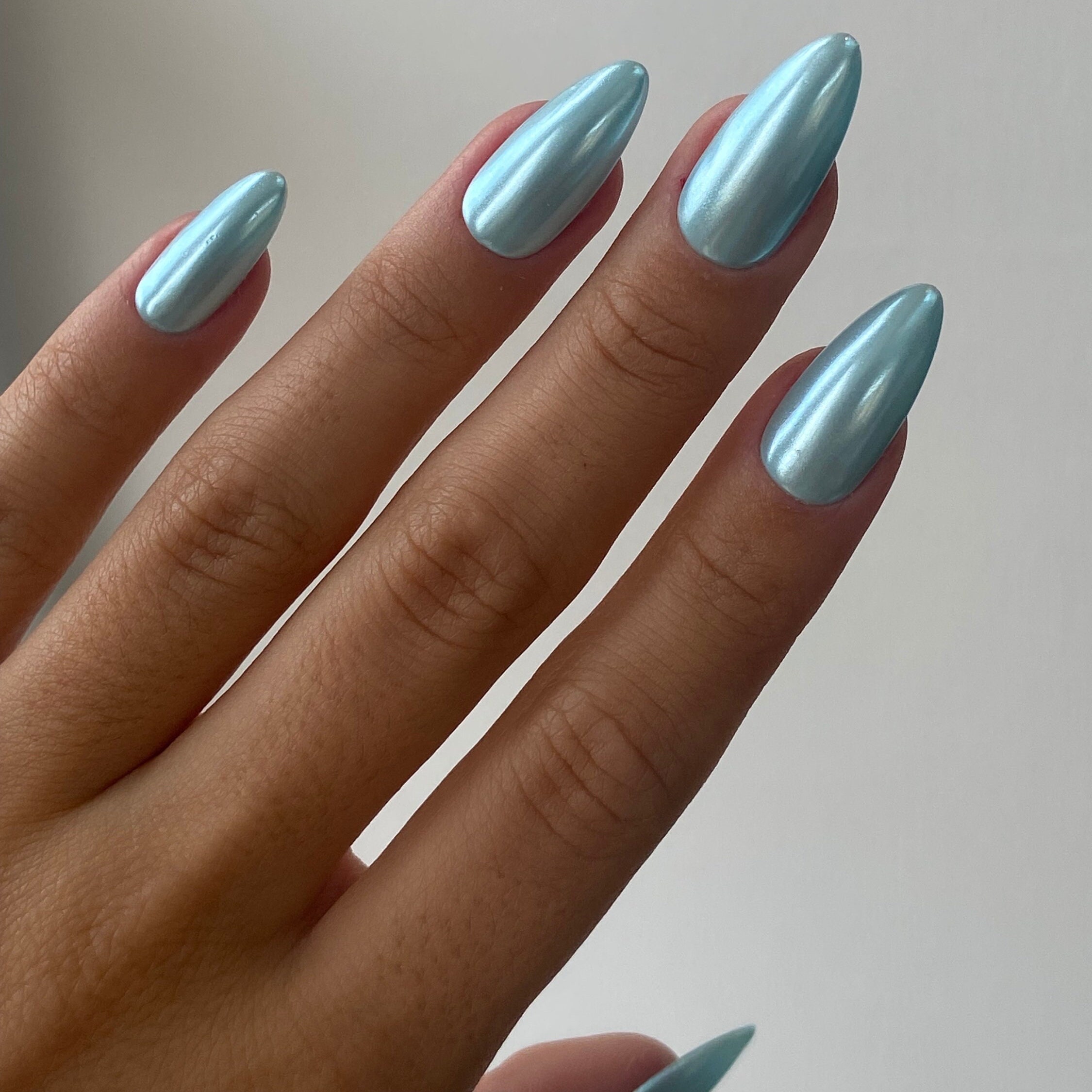 Blue ombre chrome nails | Ombre chrome nails, Chrome nails, Blue chrome  nails