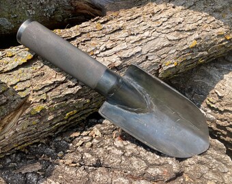 Heavy duty garden trowel