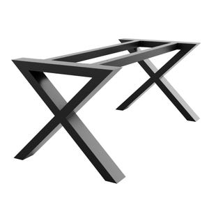 Peut inclure: Piètement de table en métal noir avec un design en forme de X. Le piètement est en métal robuste et a une finition noire.