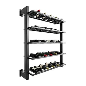 Peut inclure: Un porte-bouteilles mural en métal noir avec cinq étagères, chacune pouvant contenir plusieurs bouteilles de vin. Le porte-bouteilles est conçu pour maintenir les bouteilles de vin horizontalement.