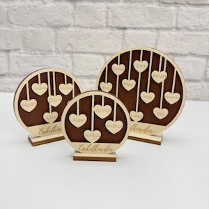 Gift for grandma and grandpa with name – personalized wooden stand for grandchildren – decoration with hearts – family gift made of wood