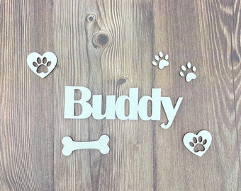 Hunde Namensschild mit Pfoten und Knochen aus Holz, Personalisierter Schriftzug Türschild Spitzname Hundehütte Wanddeko Fressnapf Schild