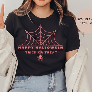 K&ouml;nnte beinhalten: Ein schwarzes T-Shirt mit einem pinkfarbenen Spinnennetz-Design und dem Text "Happy Halloween Trick or Treat".