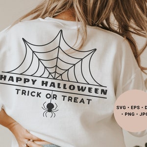 K&ouml;nnte beinhalten: Wei&szlig;es Sweatshirt mit einem schwarzen Spinnennetz-Motiv und dem Text "Happy Halloween Trick or Treat".