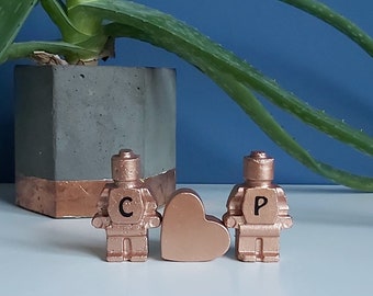 Personalised Concrete Miniature Robot Couple And Heart / Concrete Gift | Gifts for him her / Love Gift / Engagement gift / Anniversary Gift/