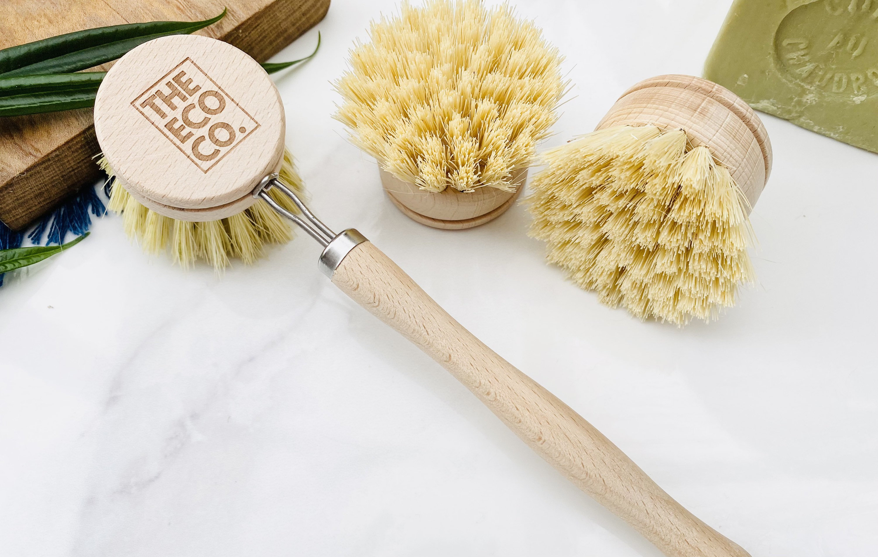Biplut Cleaning Brush Round Head Soft Bristle Pure Wood Ergonomic Handle  Dish Scrubbing Brush for Home (Wooden Color) 