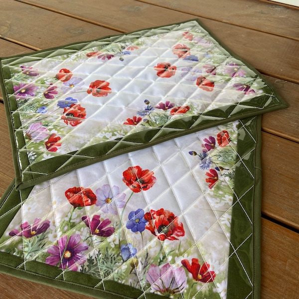 Napperons matelassés Set 2 napperons de fleurs sauvages Napperons en tissu imperméable Patchwork moderne 18 "x 13,5" Topper de table coquelicots