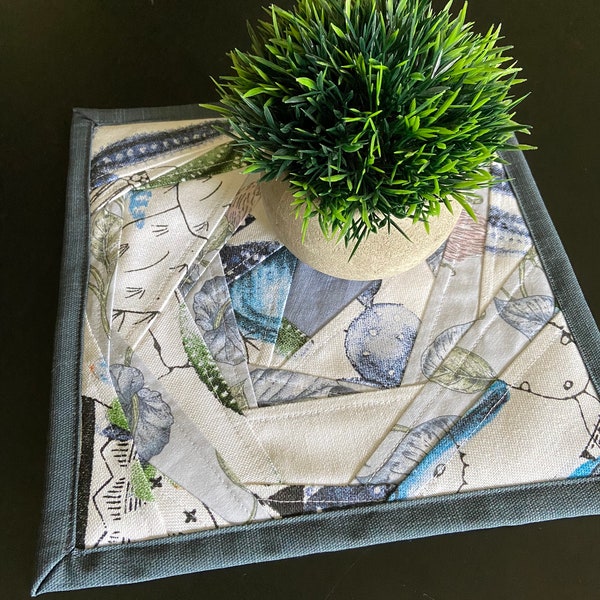 Petit ensemble de 2 sets de table Dessous de plat en tissu patchwork matelassé Plateaux pour pots de plantes Tapis pour bougies Blanc bleu vert