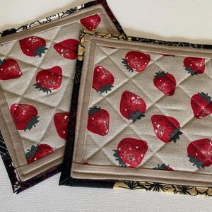 Patchwork hot pad Mug rug Set of 2 Quilted Coffee or Tee Small Placemat Coaster Patchwork Snack Mat Art Quilt Strawberry mats