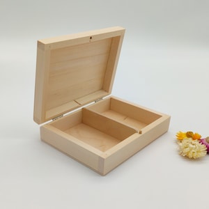 Petite boîte en bois avec couvercle à bords arrondis | Coffret en bois à deux compartiments | Coffret pour cartes à jouer | Coffret en bois brut | Coffret pour alliances de mariage