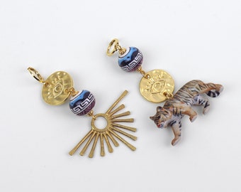 Pendientes llamativos Tiger Sunburst • Oro • Idea de regalo • Joyería hecha a mano única y peculiar • Pendientes de cerámica que no coinciden • Amante de los gatos