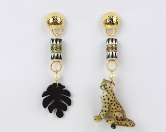 Pendientes llamativos de plantas de guepardo y monstera • Oro • Idea de regalo • Joyería hecha a mano única y peculiar • Pendientes de cerámica que no combinan • Amante de las plantas