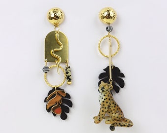 Pendientes llamativos de guepardo, serpiente y planta monstera • Pendientes de oro • Idea de regalo • Joyería hecha a mano única y peculiar • Dije de cerámica de leopardo
